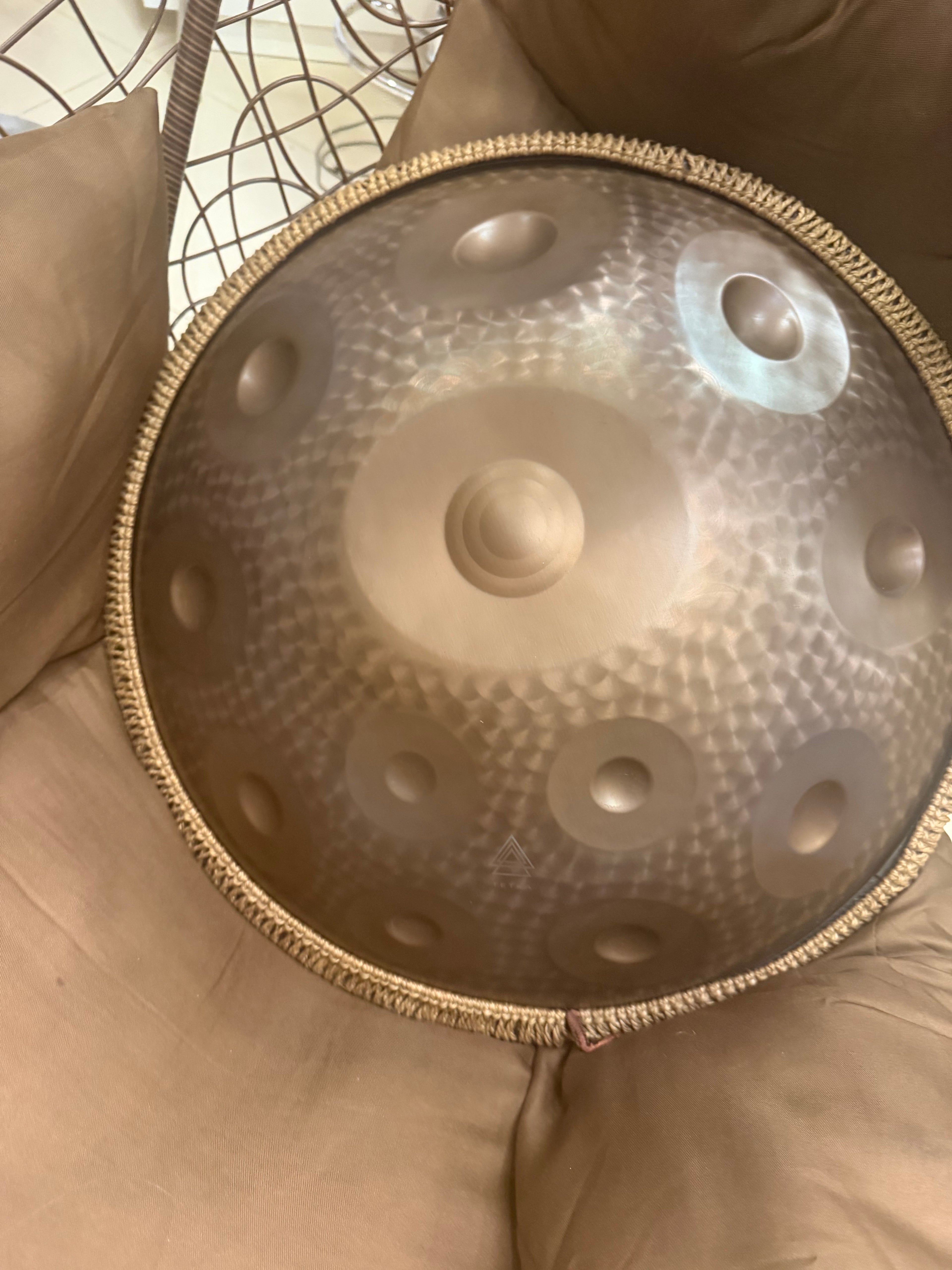 Tetra Handpan | D Kurd | 12 Notes | Gold | 432